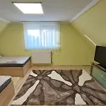 Edenkert Apartmanhaz 小瓦尔道