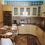 Edenkert Apartmanhaz * 小瓦尔道