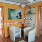 Edenkert Apartmanhaz 公寓 小瓦尔道