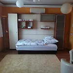 Edenkert Apartmanhaz 公寓 小瓦尔道