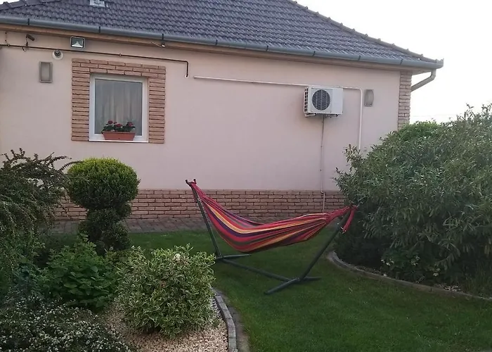 Edenkert Apartmanhaz דירה