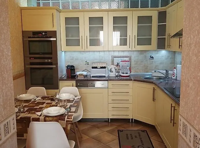 Edenkert Apartmanhaz דירה *